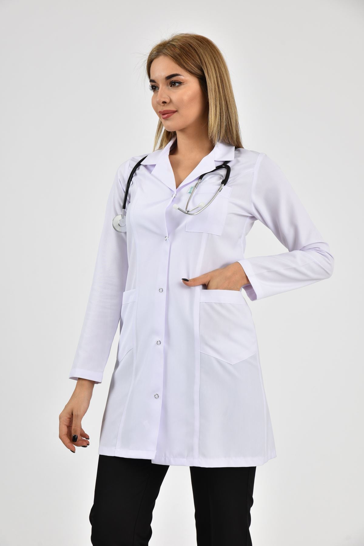 თეთრი ქალბატონებისთვის სამედიცინო ხალათი, ალპაკას ქსოვილი, "ჯაჯის" საყელოთი