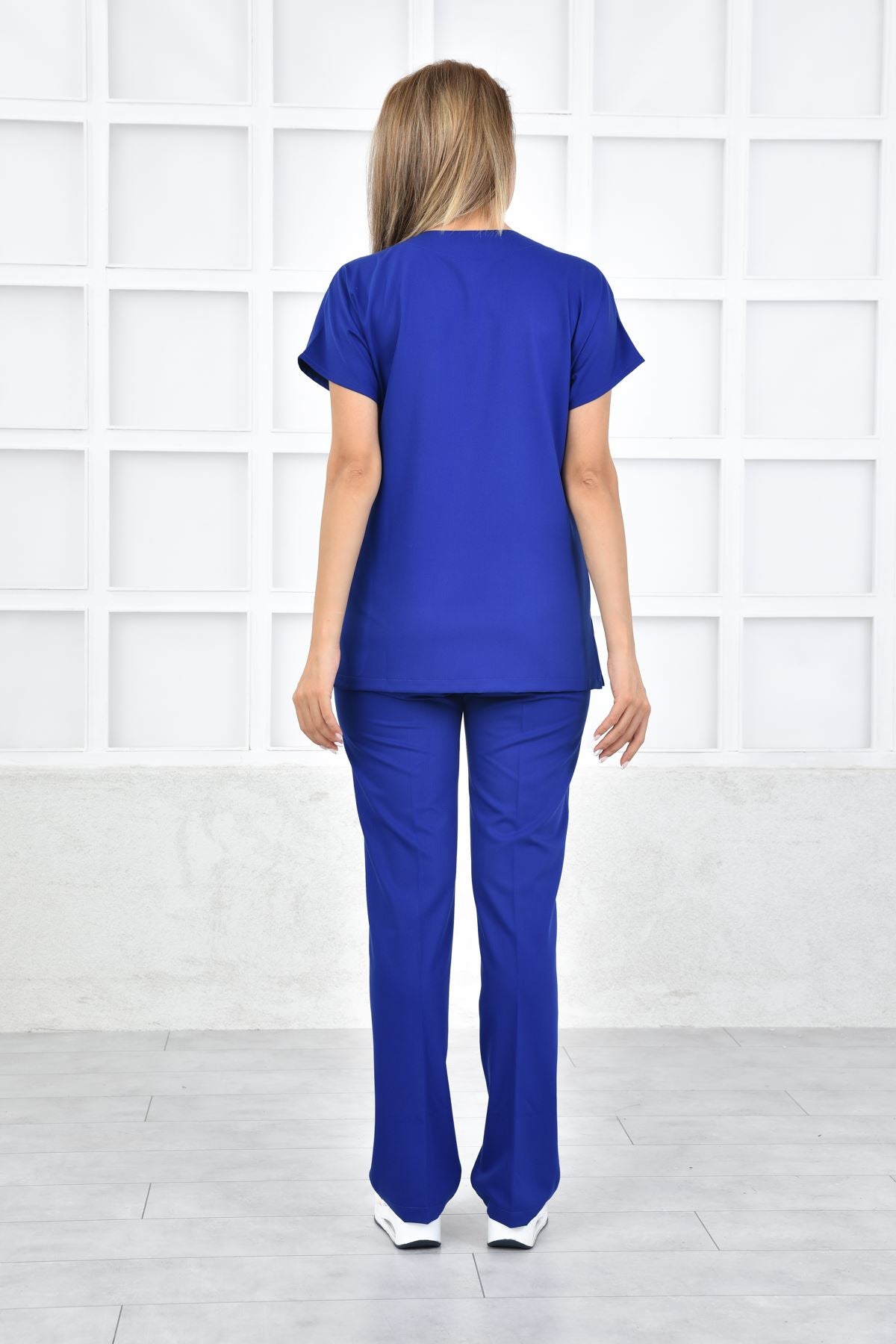 ლურჯი - ელექტრიკი სამედიცინო სკრაბი. უნისექსი ექიმებისთვის და ექთნებისთვის.მედ. პერსონალისთვის