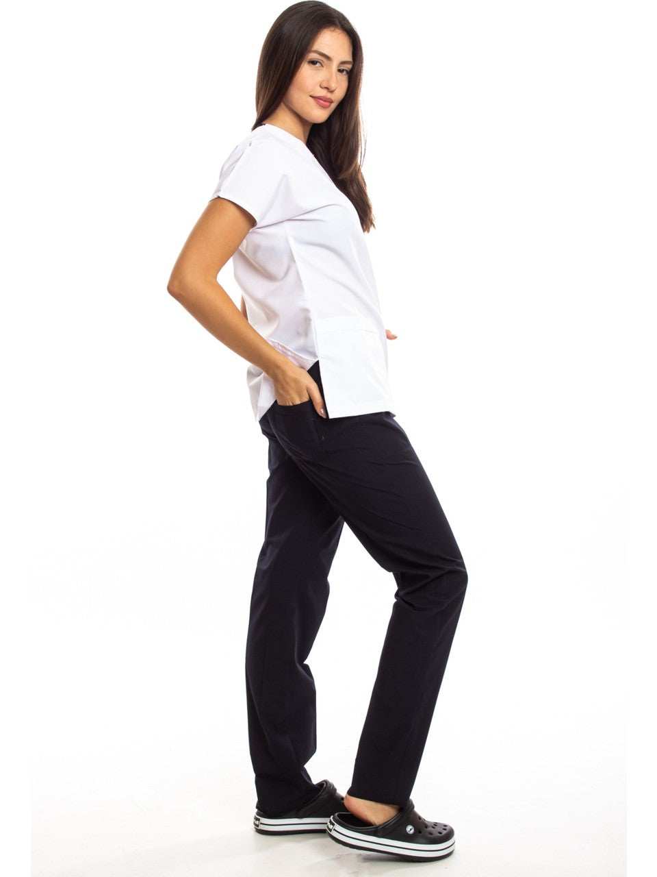 ალპაკას , თეთრი ზედა და მუქი ლურჯი ქვედაბოლო, ქირურგიული სკრაბების უნიფორმის ნაკრები