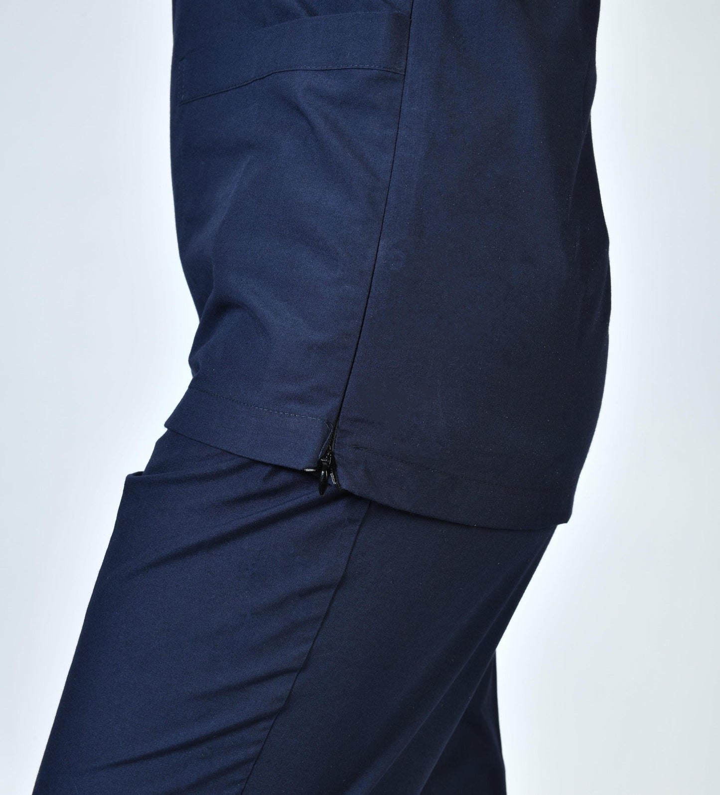 მუქი ლურჯი სამედიცინო ტანსაცმელი ორსულთათვის – გვერდითი ელვა-შესაკრავით