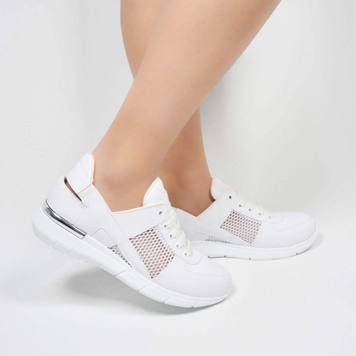 თეთრი ორთოპედიული სპორტული ფეხსაცმელი