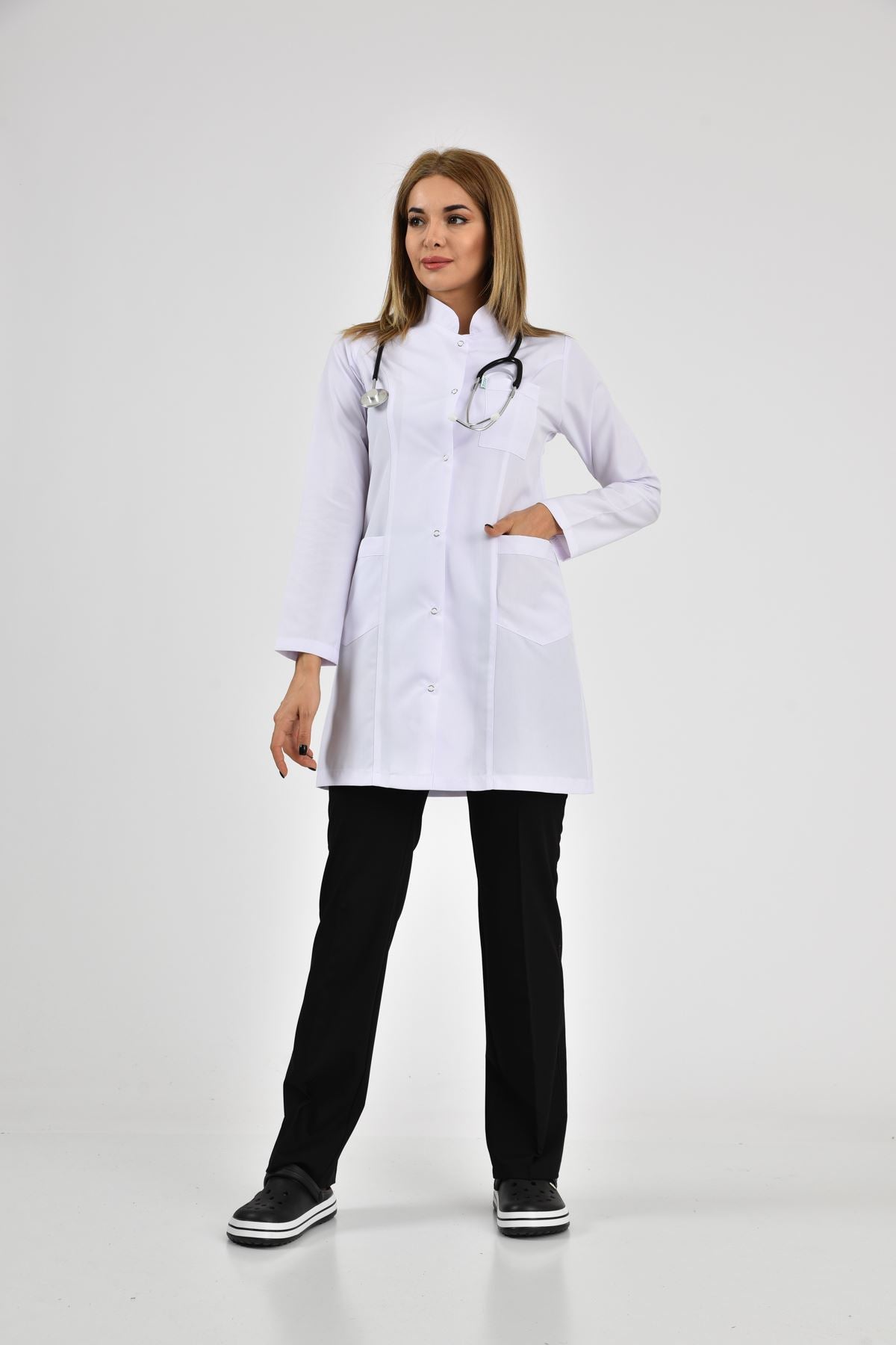 თეთრი ქალბატონებისთვის სამედიცინო ხალათი, ალპაკას ქსოვილი, "ჯაჯის" საყელოთი