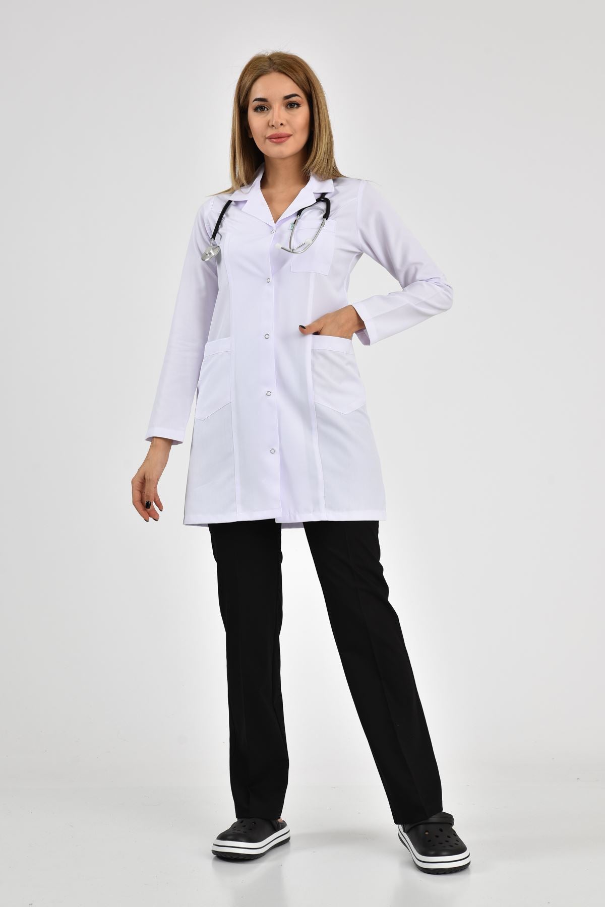 თეთრი ქალბატონებისთვის სამედიცინო ხალათი, ალპაკას ქსოვილი, "ჯაჯის" საყელოთი