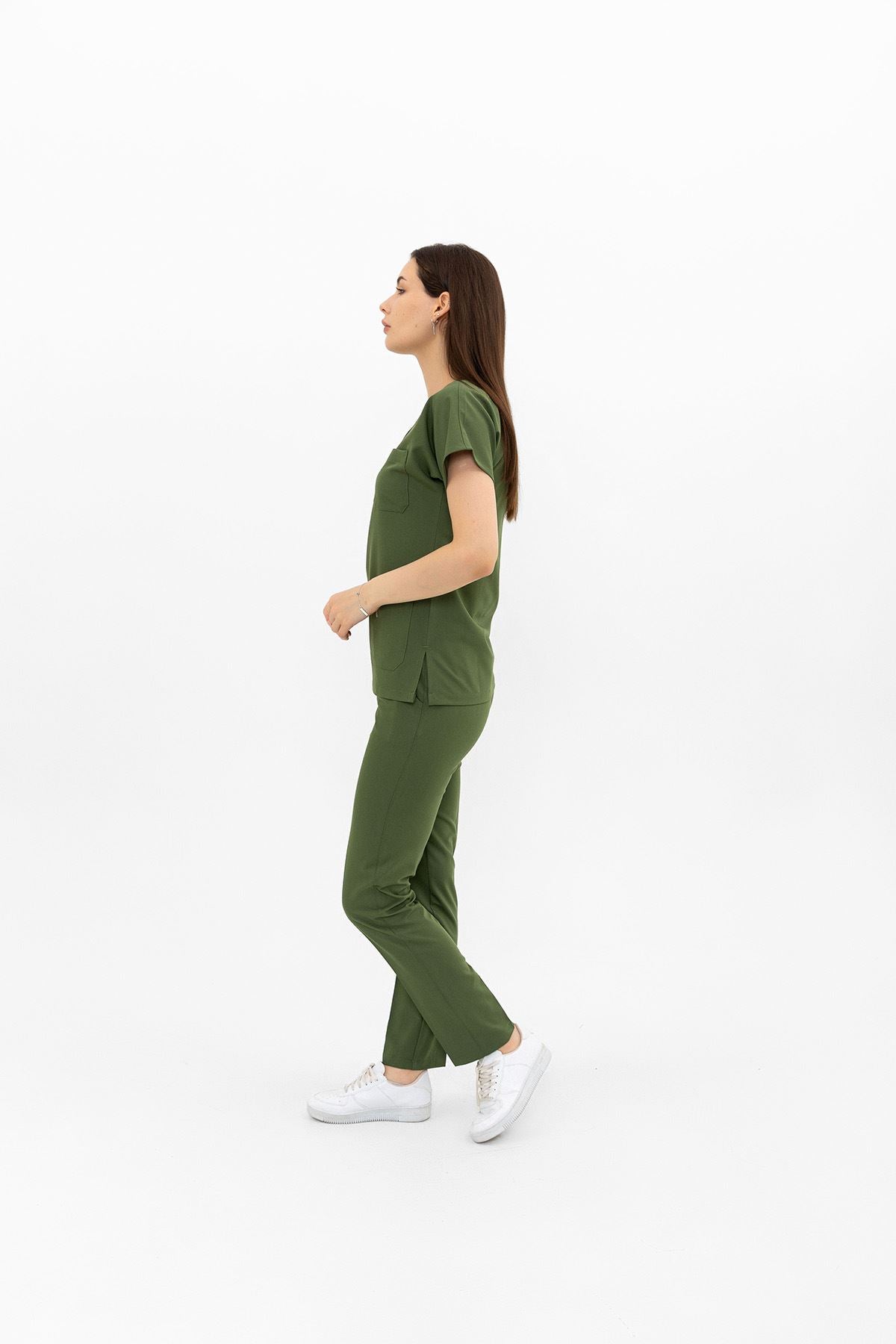 სამხედრო- მუქი მწვანე. .ალპაკა. სამედიცინო სკრაბი. უნისექსი ექიმებისთვის და ექთნებისთვის.მედ. პერსონალისთვის