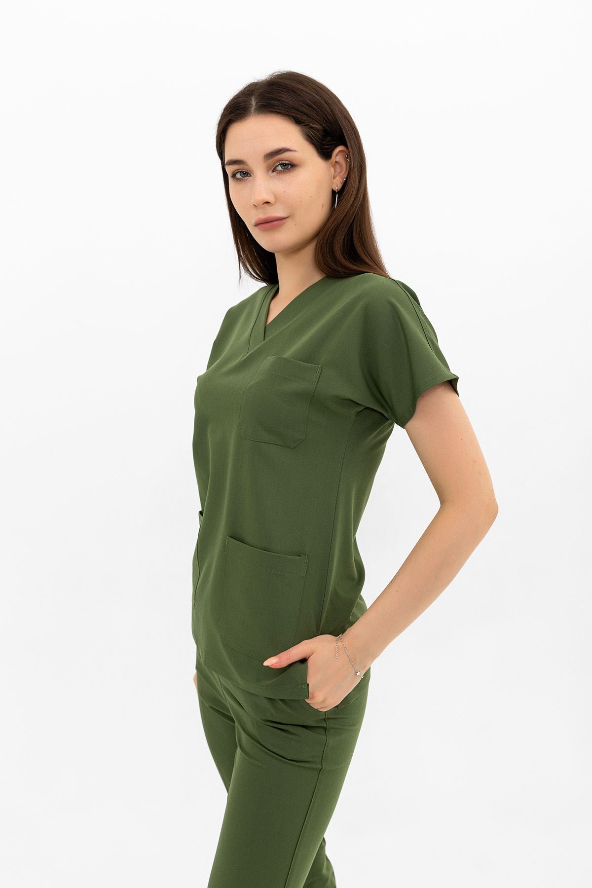 სამხედრო- მუქი მწვანე. .ალპაკა. სამედიცინო სკრაბი. უნისექსი ექიმებისთვის და ექთნებისთვის.მედ. პერსონალისთვის