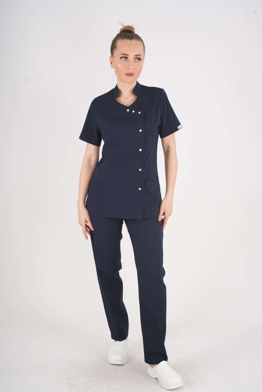 მუქი ლურჯი  სამედიცინო უნიფორმა ექიმისა და ექთნისთვის.მხოლოდ ქალბატონებისთვის.