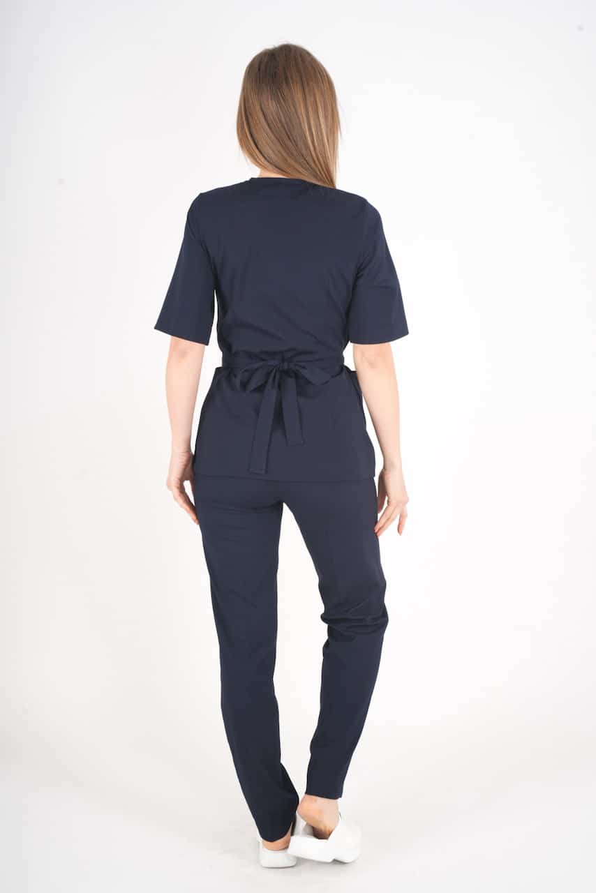 მუქი ლურჯი ელეგანტური, სარტყელზე შესაკრავი ქირურგიული უნიფორმის კომპლექტი