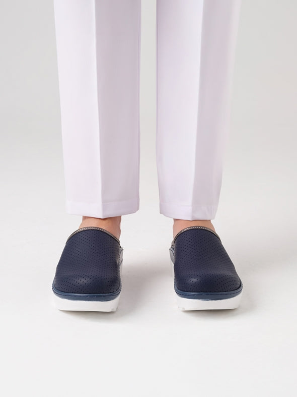 მუქი ლურჯი ქალის სამედიცინო ჩუსტები ექიმისთვის/ექთნისთვის