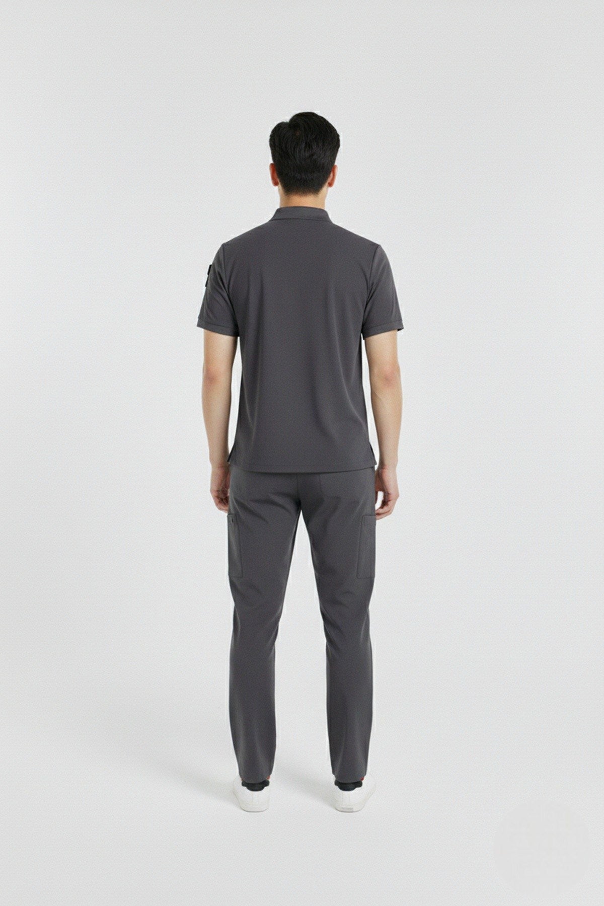 ზულუ მოდელი ნაცრის ფერი ელასტიური, კოჭაყელიანი პოლოს სტილის სამედიცინო უნიფორმა მამაკაცისთვის (ექიმი, ექთანი)