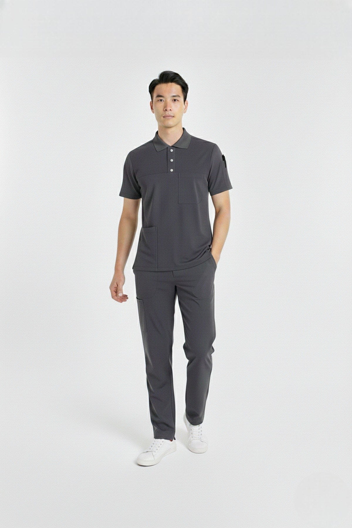 ზულუ მოდელი ნაცრის ფერი ელასტიური, კოჭაყელიანი პოლოს სტილის სამედიცინო უნიფორმა მამაკაცისთვის (ექიმი, ექთანი)