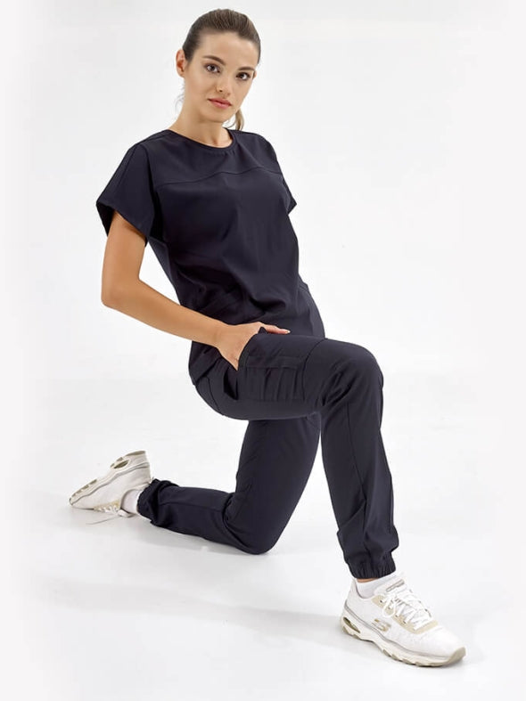 მუქი ლურჯი ჯოგერის სტილის სამედიცინო კომპლექტი ექიმისთვის, ექთნისთვის, ფუფხიანი ქსოვილისგან, ლუქს კლასი