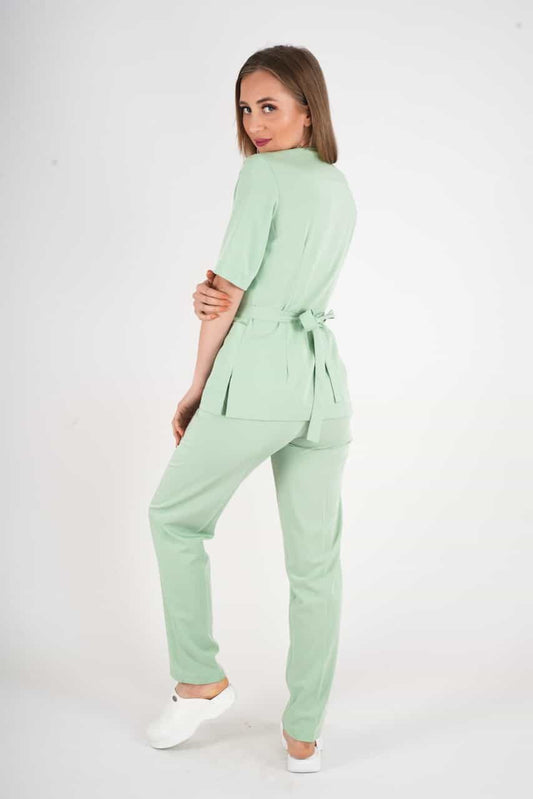 ღია მწვანე ელეგანტური, სარტყელზე შესაკრავი ქირურგიული უნიფორმის კომპლექტი