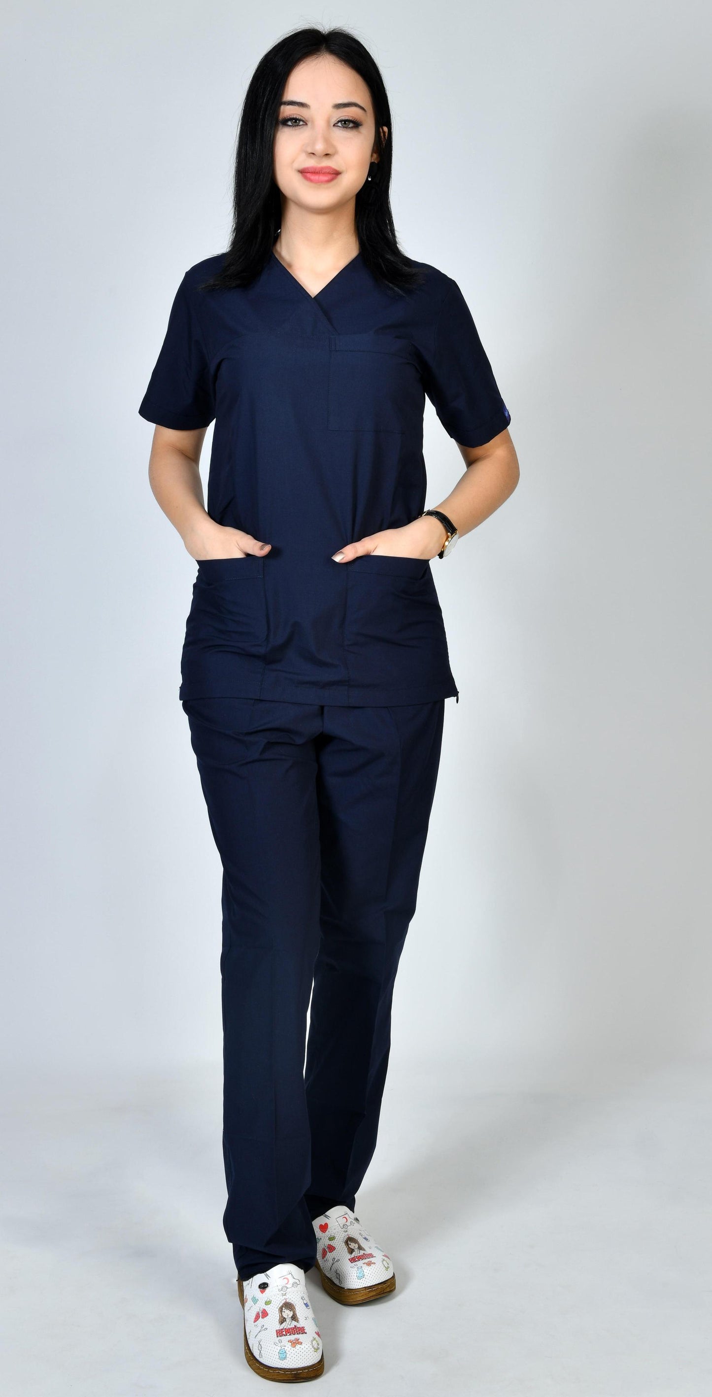 მუქი ლურჯი სამედიცინო ტანსაცმელი ორსულთათვის – გვერდითი ელვა-შესაკრავით