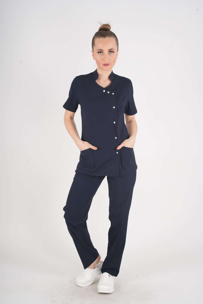 მუქი ლურჯი  სამედიცინო უნიფორმა ექიმისა და ექთნისთვის.მხოლოდ ქალბატონებისთვის.