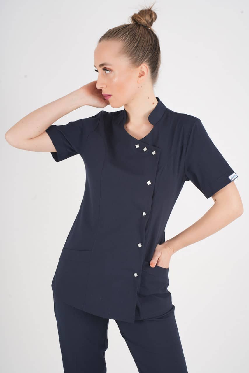 მუქი ლურჯი  სამედიცინო უნიფორმა ექიმისა და ექთნისთვის.მხოლოდ ქალბატონებისთვის.