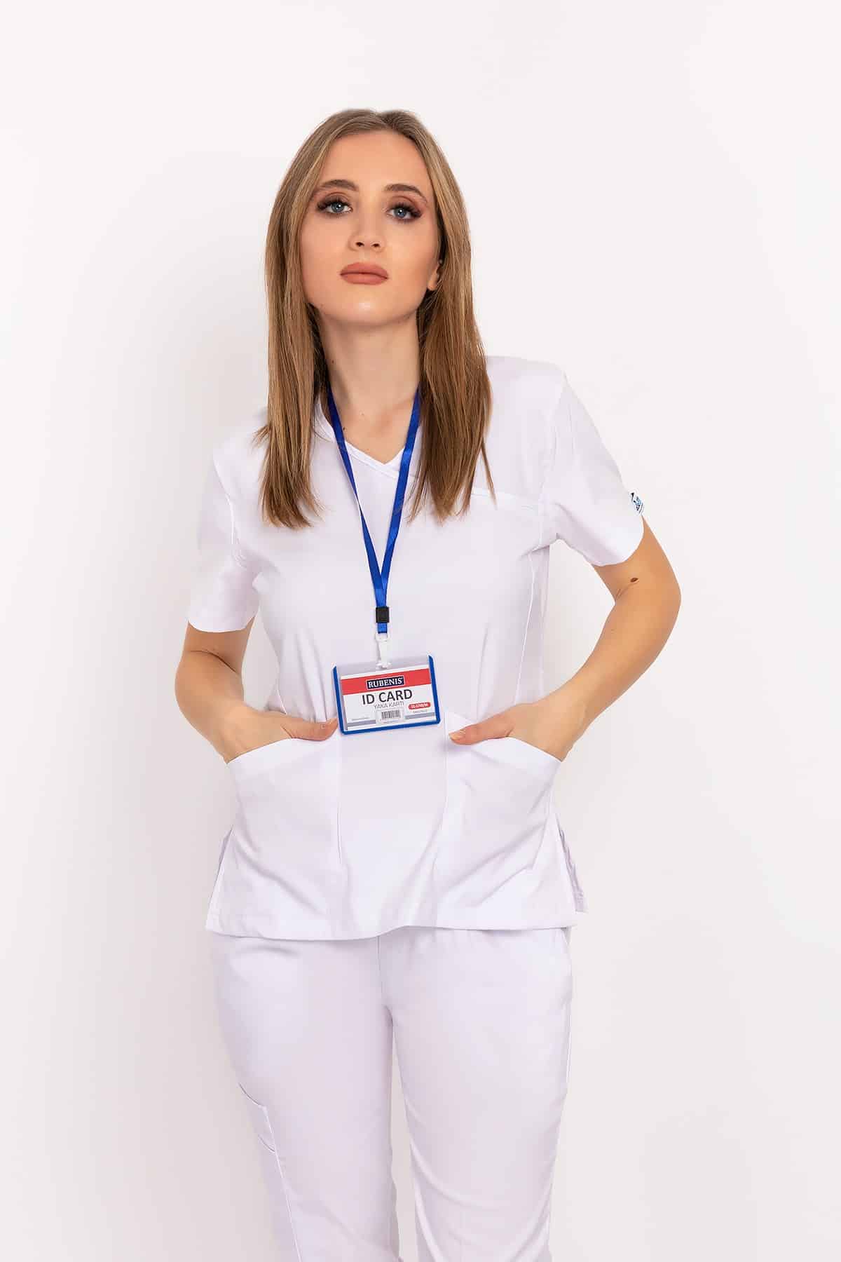 თეთრი ფერი,ამერიკული სტილი. რბილი , ელასტიური სამედიცინო  სკრაბი. ექიმისა და  ექთანისთვის