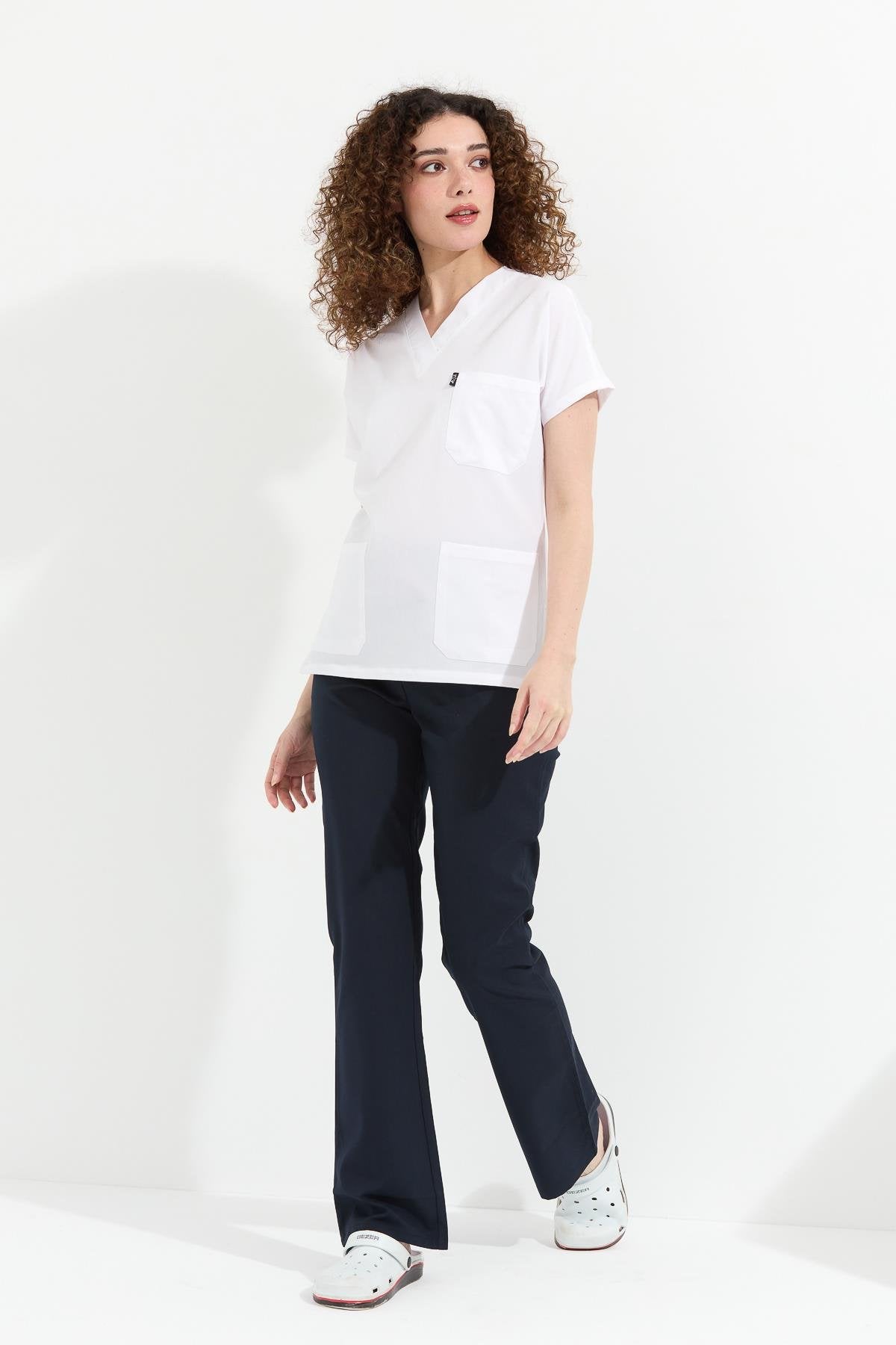 ლიკრის ექიმის/ექთნის უნიფორმის ნაკრები, თეთრი, მუქი ლურჯი