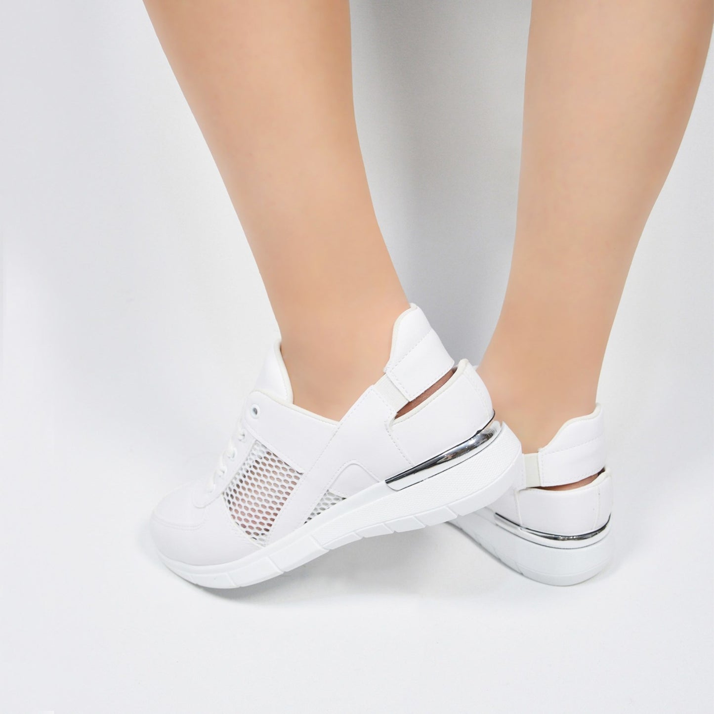 თეთრი ორთოპედიული სპორტული ფეხსაცმელი