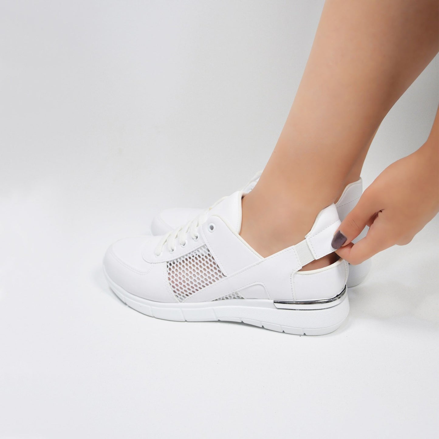 თეთრი ორთოპედიული სპორტული ფეხსაცმელი